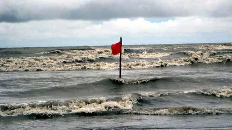 সাগরে সুস্পষ্ট লঘুচাপ, বন্দরে ৩ নম্বর সতর্কসংকেত