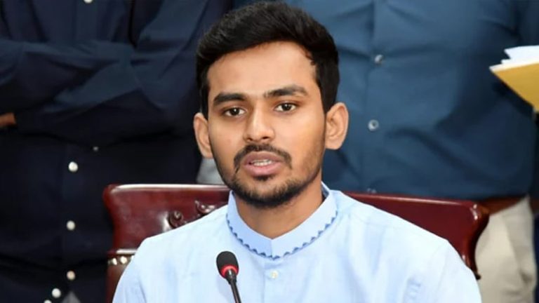 ভোর রাতে হাঁসের মাংস খেতে নীলা মার্কেটে যান উপদেষ্টা আসিফ মাহমুদ, বন্ধ থাকলে যান ওয়েস্টিনে