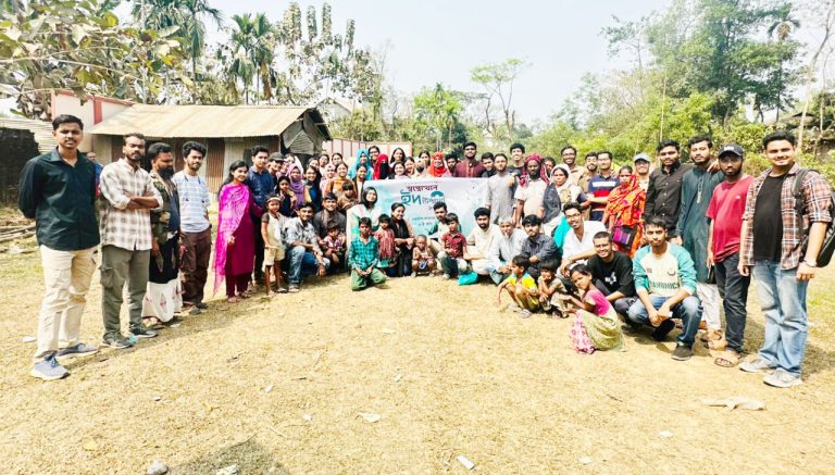 সিলেটের বেদে পল্লিতে ‘স্বপ্নোত্থান’-এর ঈদ উপহার বিতরণ