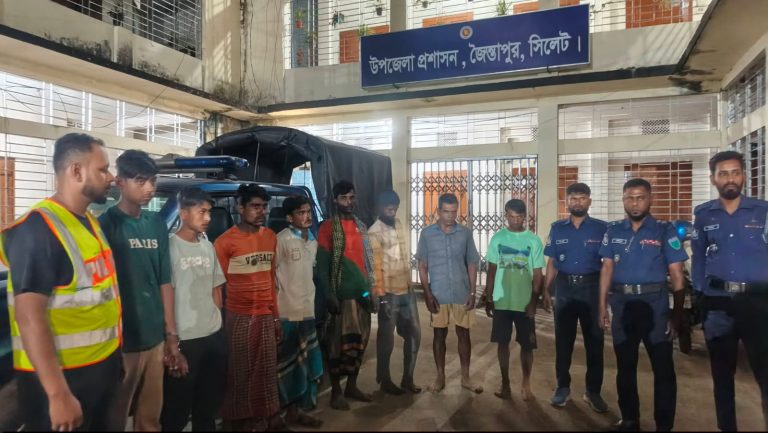 ‎জৈন্তাপুরে ফসলি জমি ধ্বংস করে বালু উত্তোলন: আটক ৮