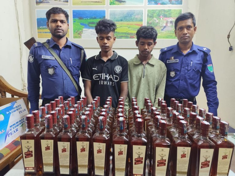‎জৈন্তাপুরে মধ্যরাতে ৭৬ বোতল ভারতীয় মদসহ দুই কিশোর আটক