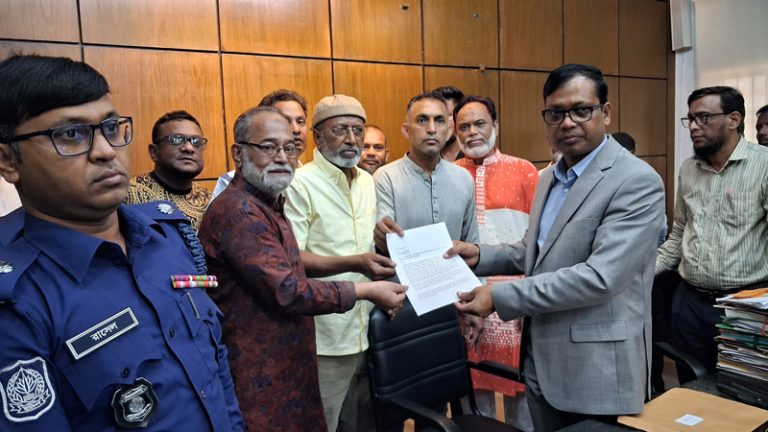 সিলেট জেলা স্টেডিয়ামকে ফুটবল ফেডারেশনকে বরাদ্দের প্রতিবাদে স্মারকলিপি