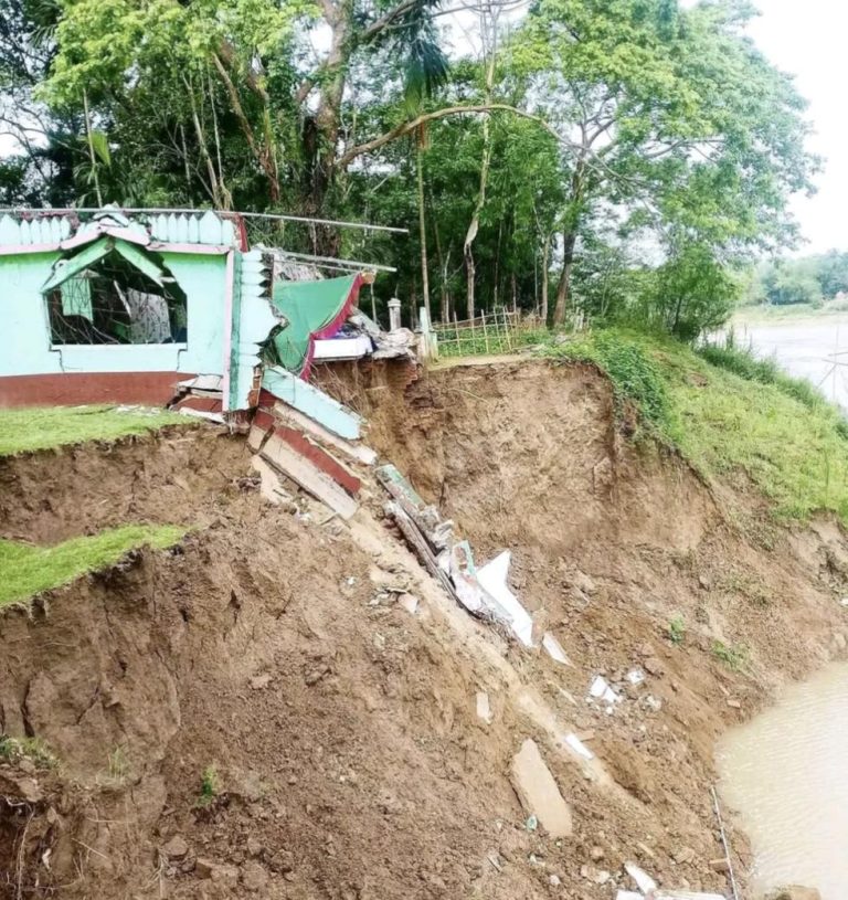 নদী গর্ভে বিলীনের পথে গোলাপগঞ্জের শদাই শাহ (র:) এর মাজার