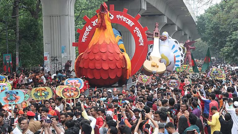 লোকজ ঐতিহ্য আর প্রত্যয়ের সুরে বৈশাখী শোভাযাত্রা