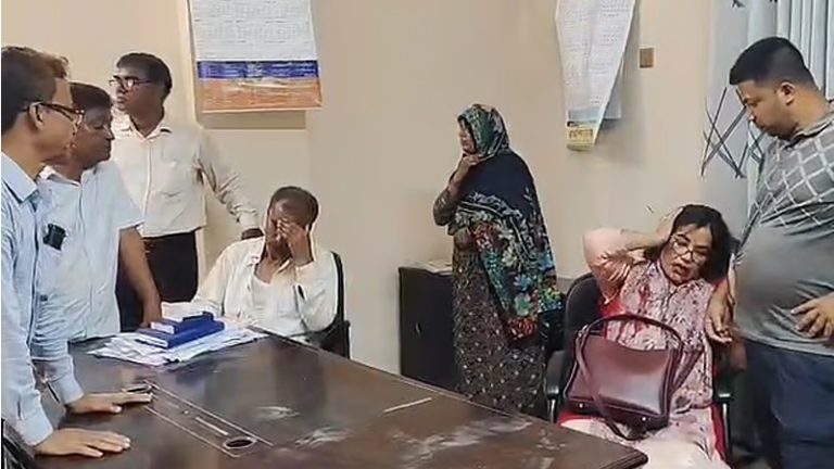রাজশাহীর কলেজে নারী শিক্ষককে লাঞ্ছনা, অভিযোগ বিএনপি নেতা-কর্মীদের বিরুদ্ধে